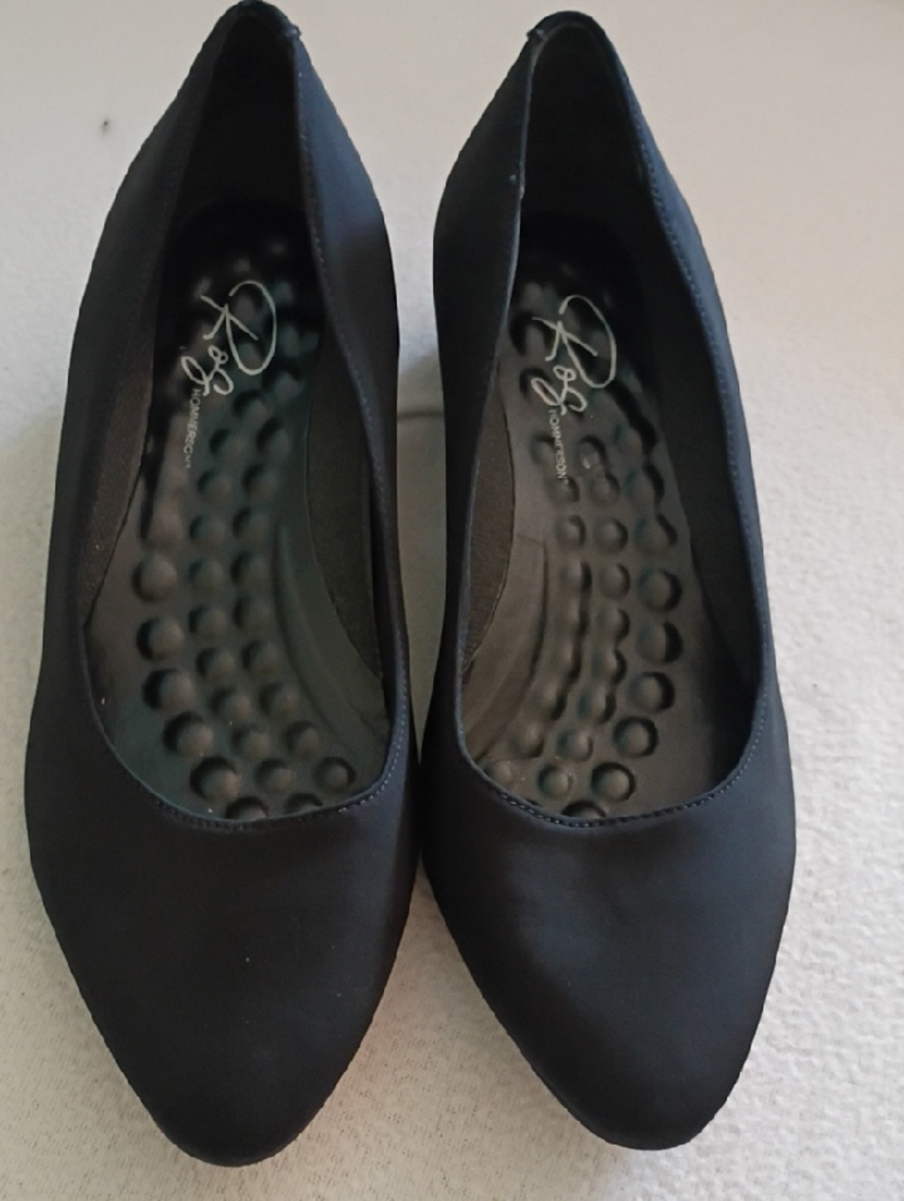 New Condition Classic Black Low Block Heel Pump - Women - Picture 4 of 9